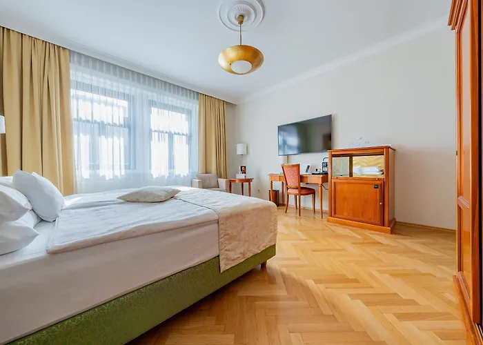 Hotel Josefshof Am Rathaus 4*