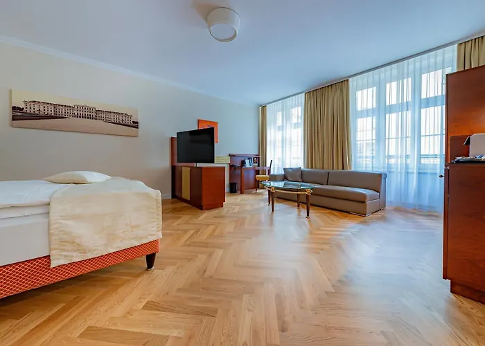 Hotel Josefshof Am Rathaus 4*