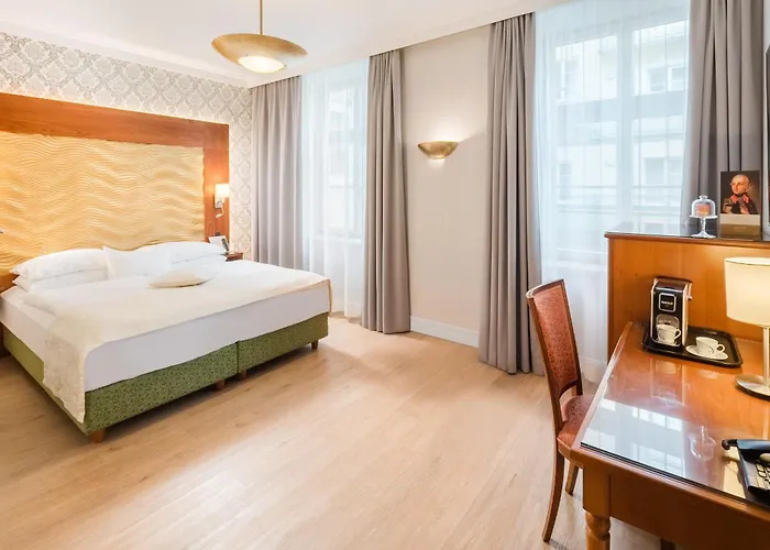 Josefshof Am Rathaus Hotel 4*