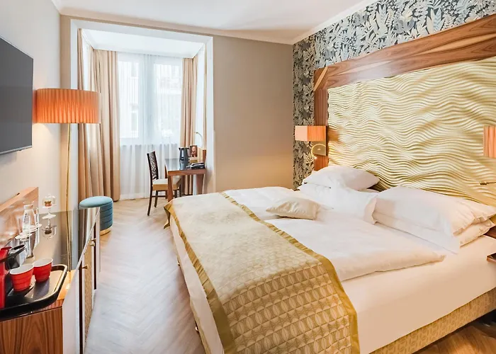 Josefshof Am Rathaus Hotel 4*