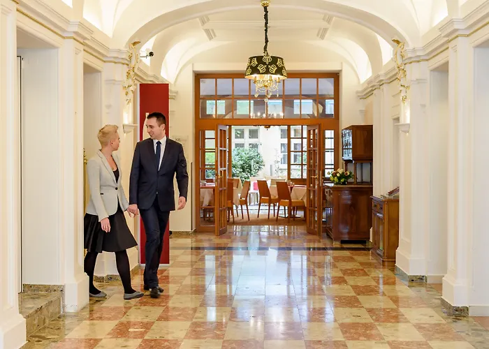 Josefshof Am Rathaus Hotel 4*