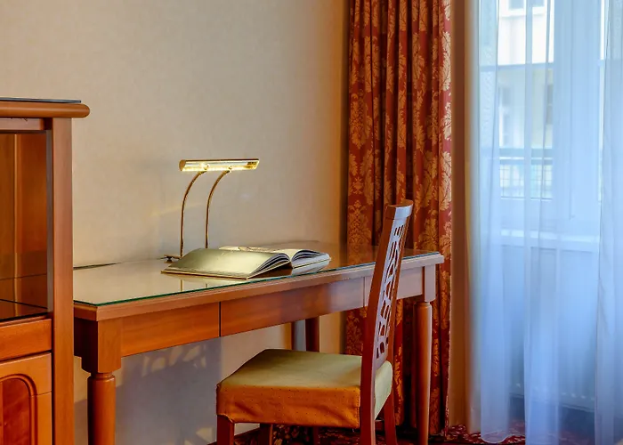 Josefshof Am Rathaus Hotel 4*